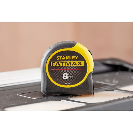 STANLEY 0-33-728 FATMAX 8m tape measure with yellow and black casing, side photography.