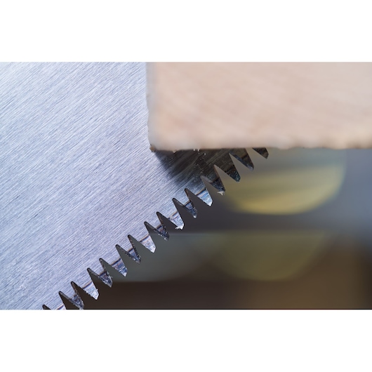 STANLEY 2-15-288 saw blade teeth close-up with wood, photography of product detail.